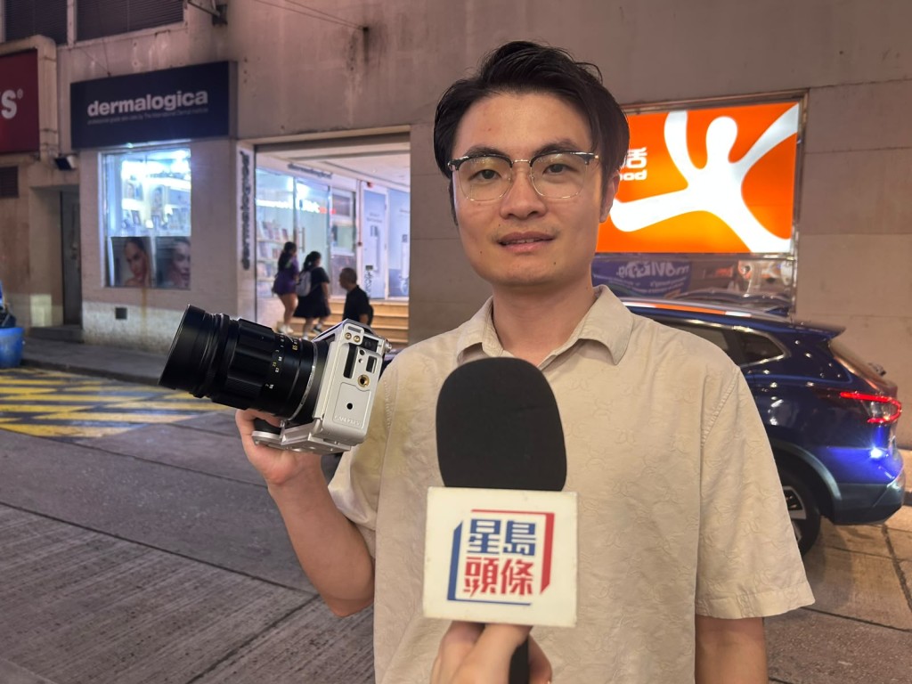 市民許先生中獎後希望買鏡頭。 市民許先生中獎後希望買鏡頭。