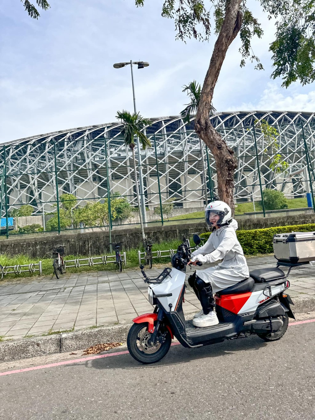 李多慧以揸电单车方式，展开台湾环岛之旅。