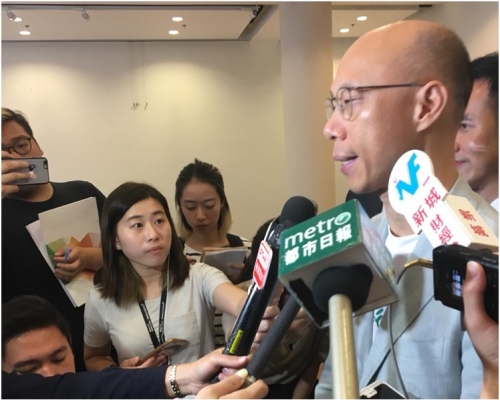 黃錦星承認平衡市民的房屋需要及保護環境相當具挑戰性。實習記者徐子琪攝