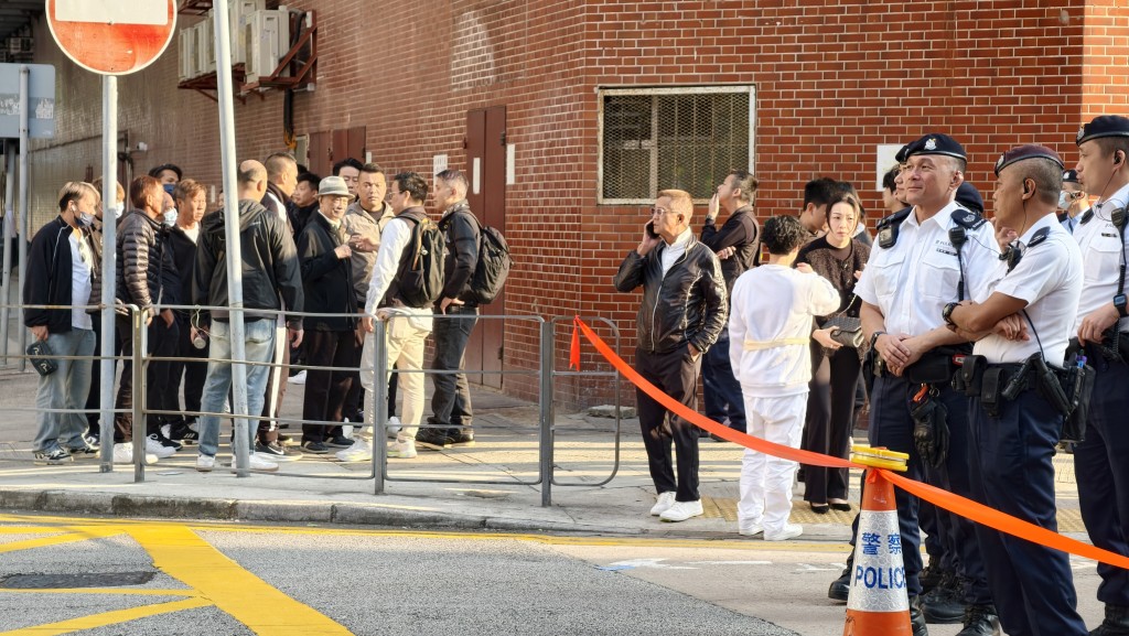 警方在場維持秩序。