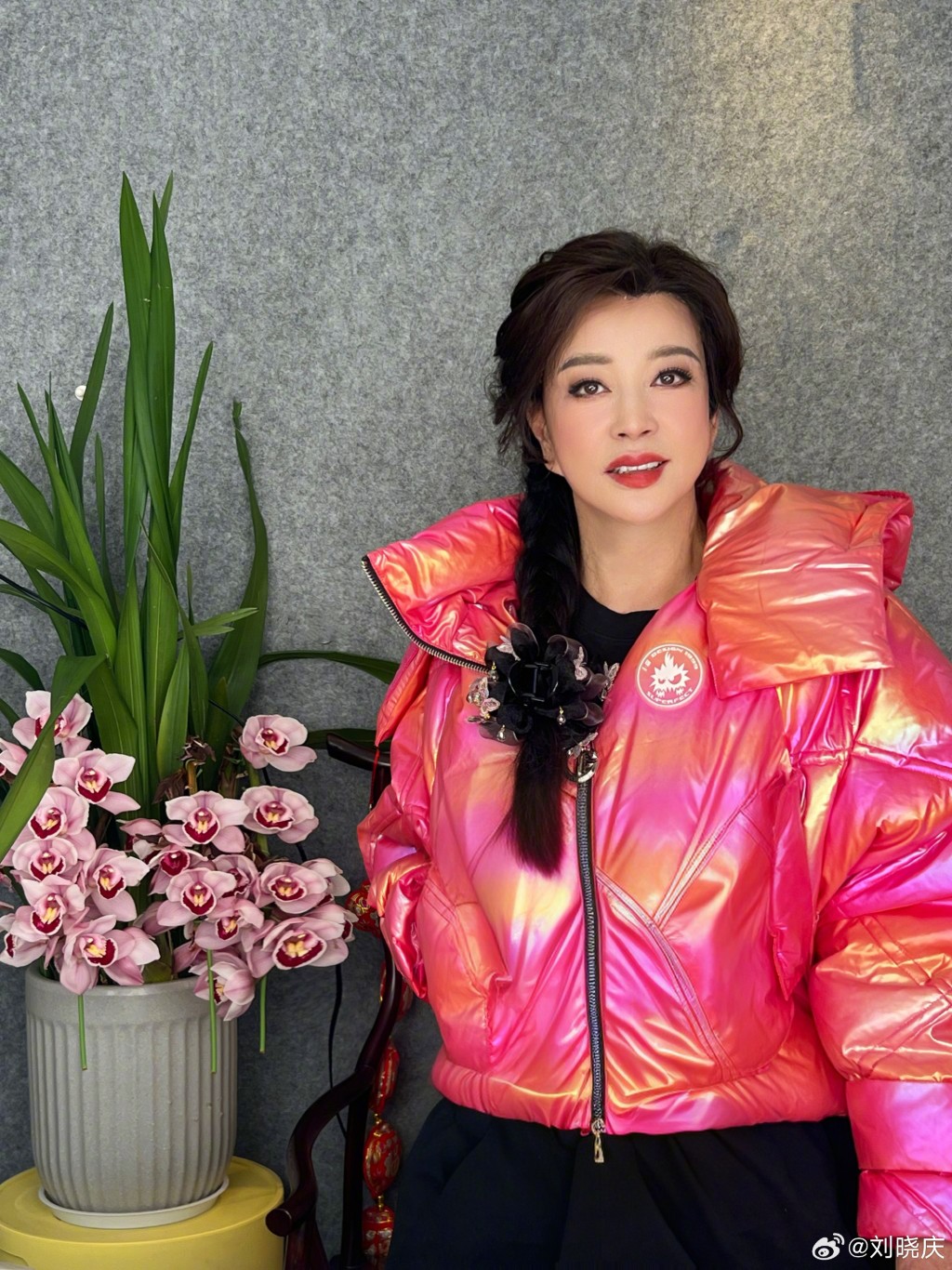 刘晓庆是内地著名影后,但屡爆是非。 刘晓庆是内地著名影后,但屡爆是非。