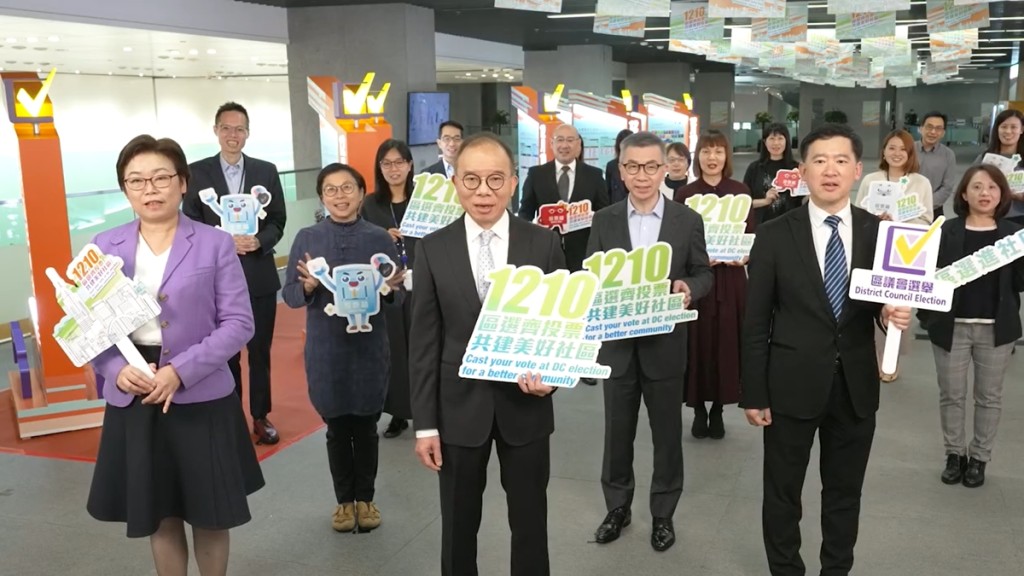 曾國衞拍片籲投票,區選流動展覽周末多區體育館展出。政制及內地事務局FB圖片