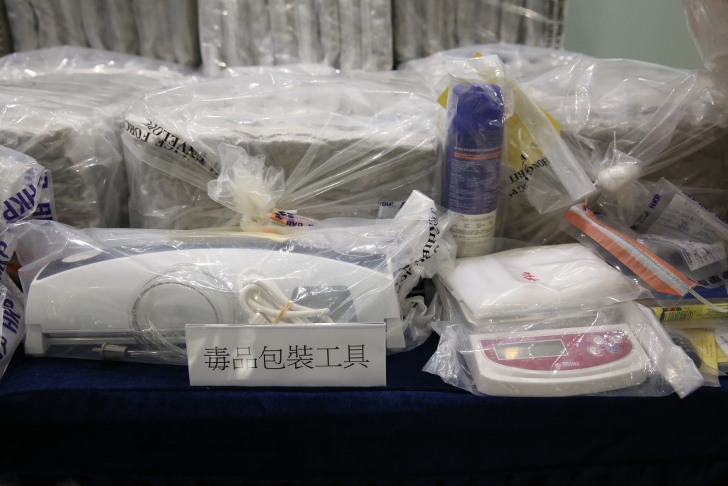 警方檢獲一批毒品包裝工具。劉漢權攝