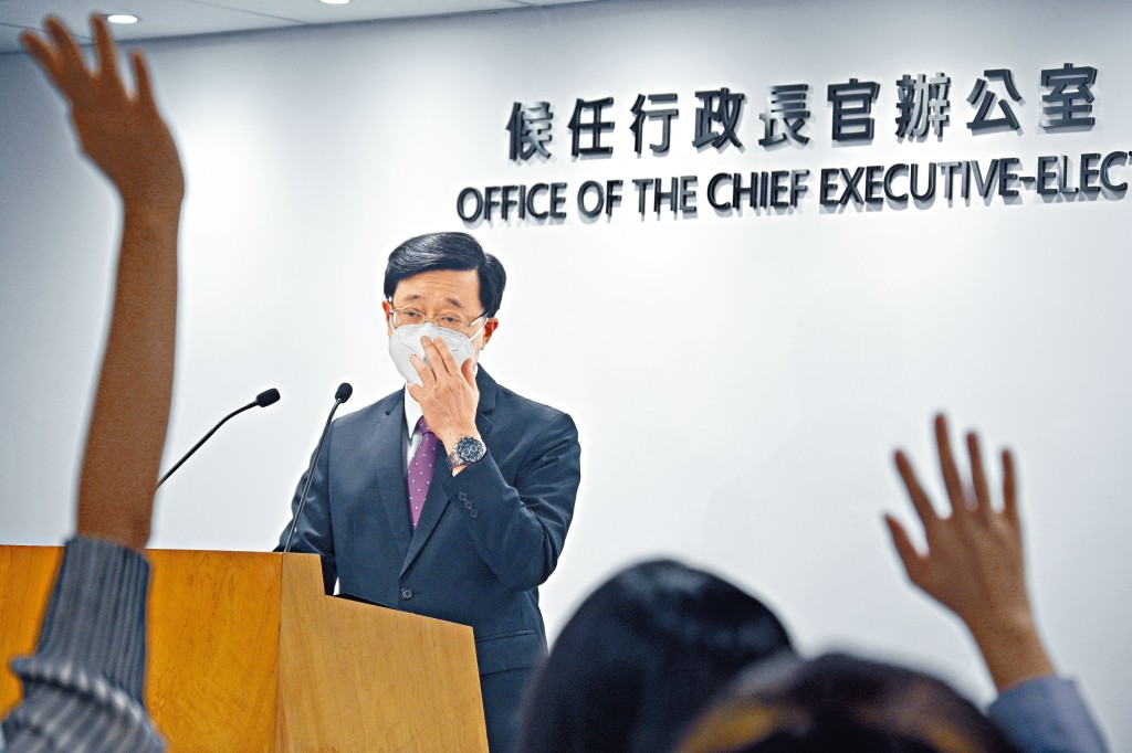 李家超表示,重組架構可讓政策局的權責更清晰。