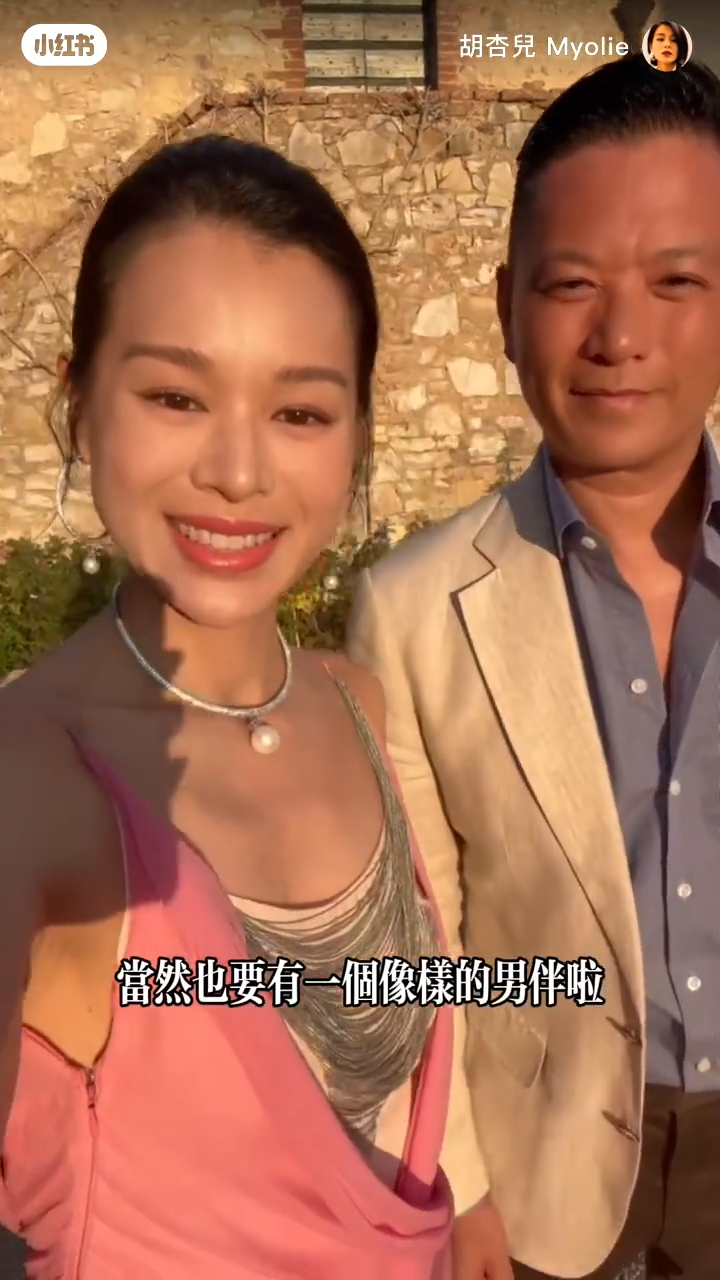 胡杏兒孖老公李乘德飛往意大利出席吳千語與施伯雄的豪華婚禮。