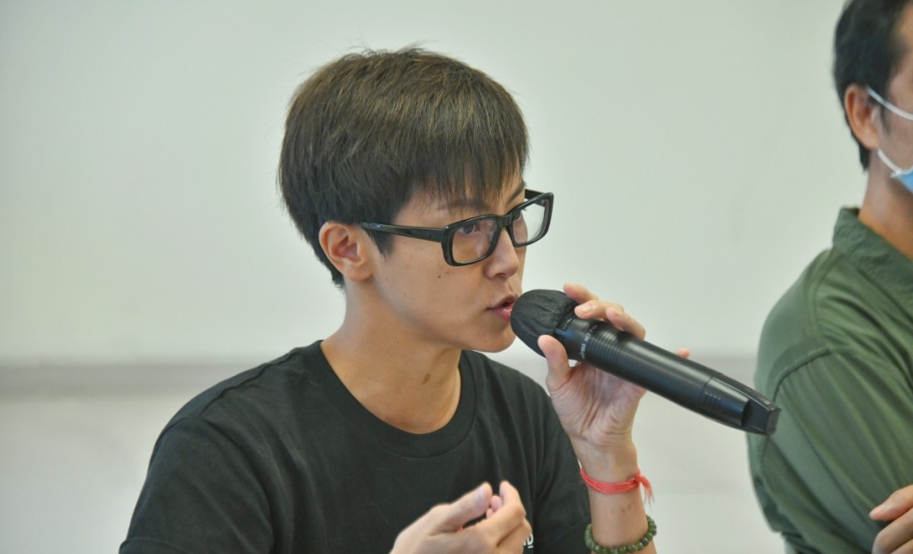 何韻詩不但支持以攬炒為目標的違法初選，還擔任黑暴612基金信託人。