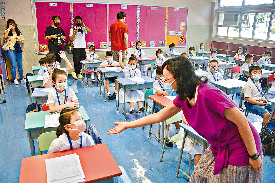 ■有调查发现，七成半受访教师每周工时达五十一小时或以上，建议订立最高工时指引，纾缓前线教师工作量。