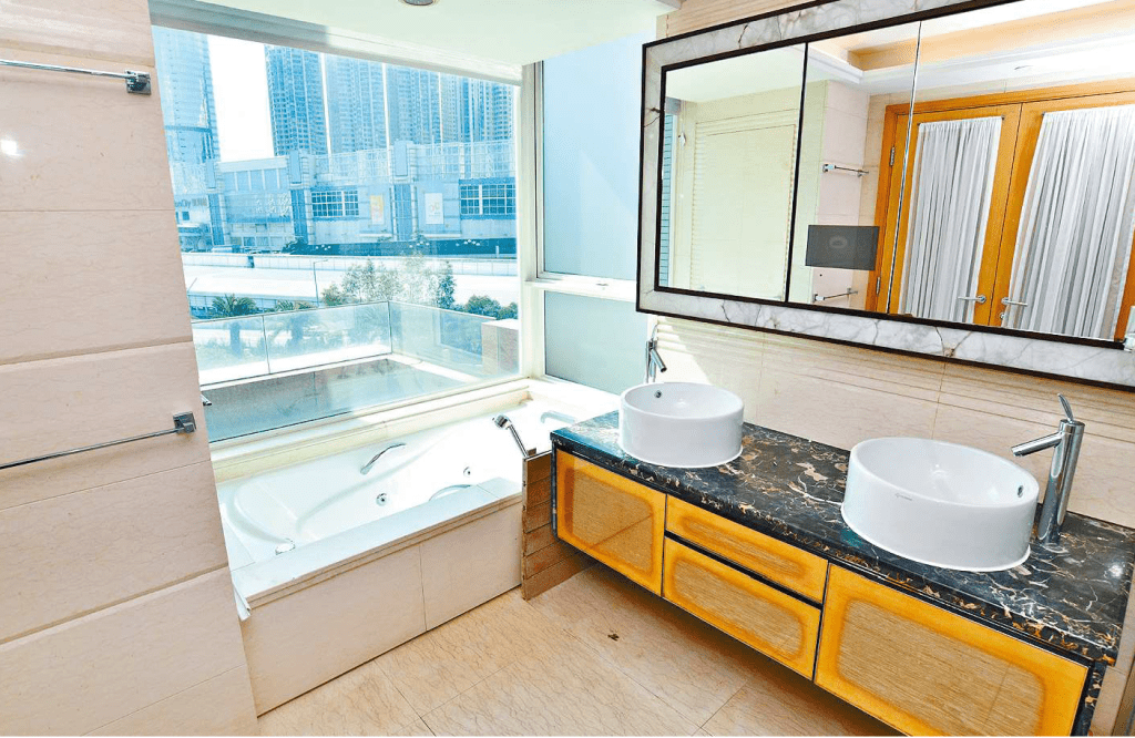 浴室設有闊鏡，視覺空間更寬。