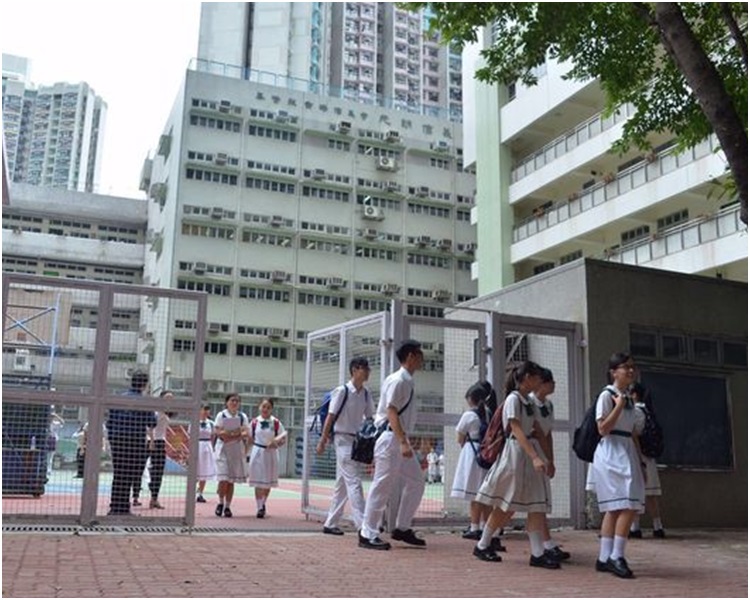  教育局宣布，全港中小學及部份特殊學校明日復課。 資料圖片