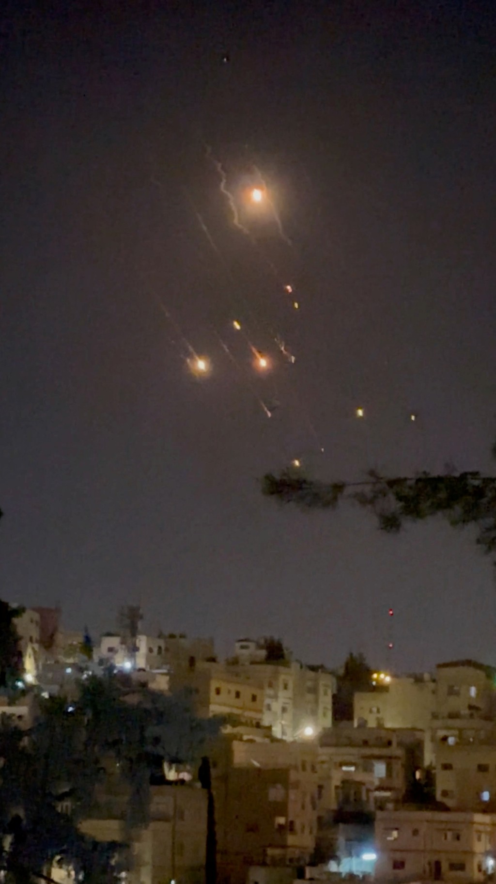 伊朗的巡飛彈在沒到達以色列上空已被擊落。　路透社