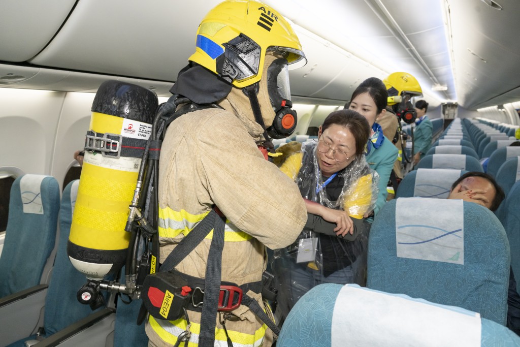 消防處及香港警務處等緊急應變部門迅即派員抵達事故現場滅火及救援、提供醫療援助、運送傷者及進行其他支援。