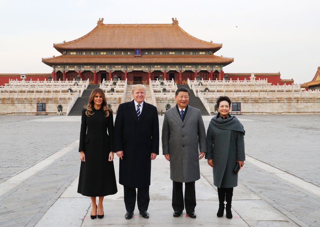 2017年11月8日至10日，特朗普于其首个总统任期内首次对中国进行国事访问。新华社