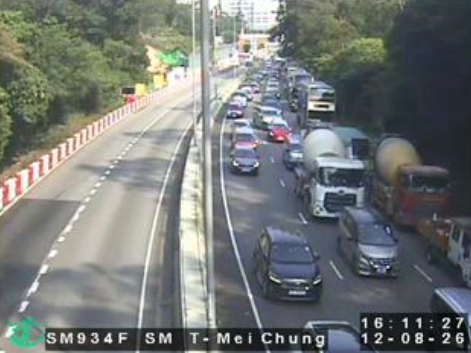 城門隧道沙田入口交通擠塞。香港出行易截圖 城門隧道沙田入口交通擠塞。香港出行易截圖