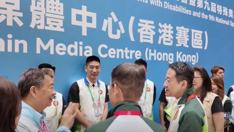 海關關長陳子達親臨探班、打氣。