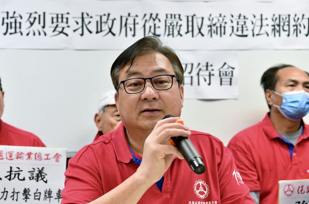 汽車交通運輸業總工會的士分會主任何志強指業界贊成牌照數量1萬個以下,可先推1500個作「試驗性質」的起點。 汽車交通運輸業總工會的士分會主任何志強指業界贊成牌照數量1萬個以下,可先推1500個作「試驗性質」的起點。