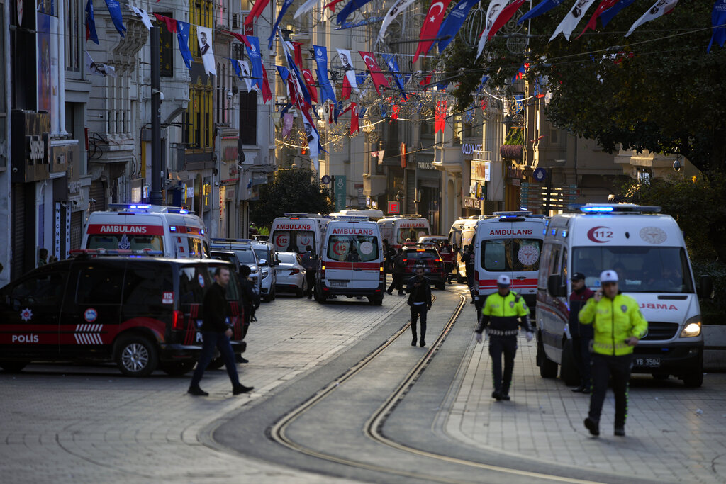 土耳其伊斯坦堡市中心一条主要购物街发生爆炸。AP图片
