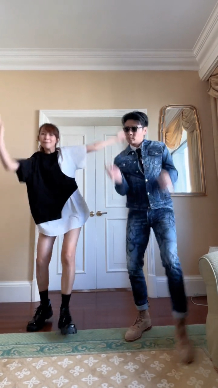 张晋早前再次在网上分享一条同蔡少芬的跳舞battle短片。  ​