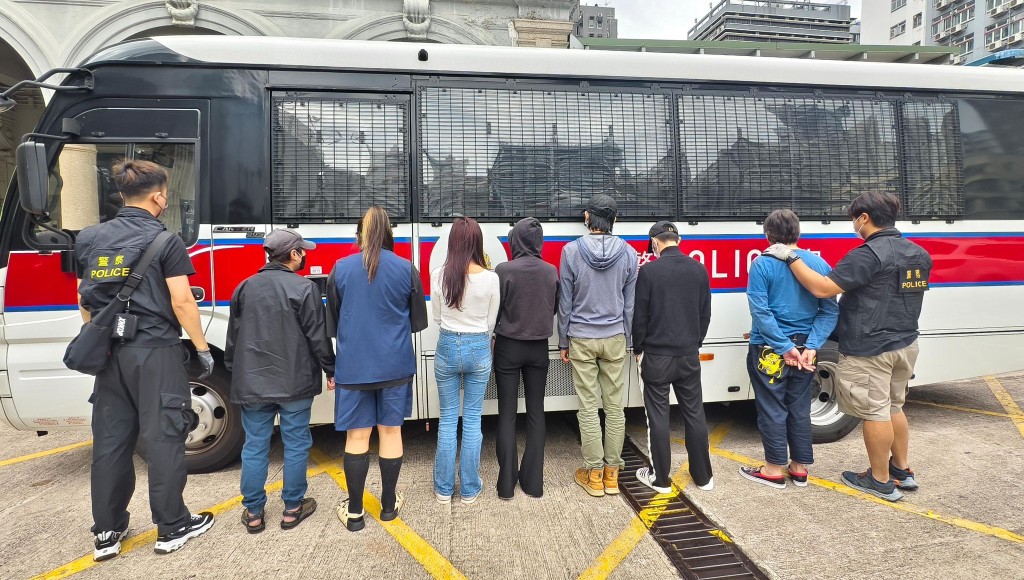 花園街毒窟49歲經營者落網 7名吸毒男女同被捕。警方圖片