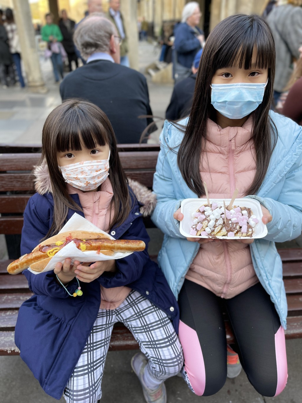 Nick曾與兩名女兒在英國南部城市Brighton(布萊頓)街頭品嘗小食。 Nick曾與兩名女兒在英國南部城市Brighton(布萊頓)街頭品嘗小食。