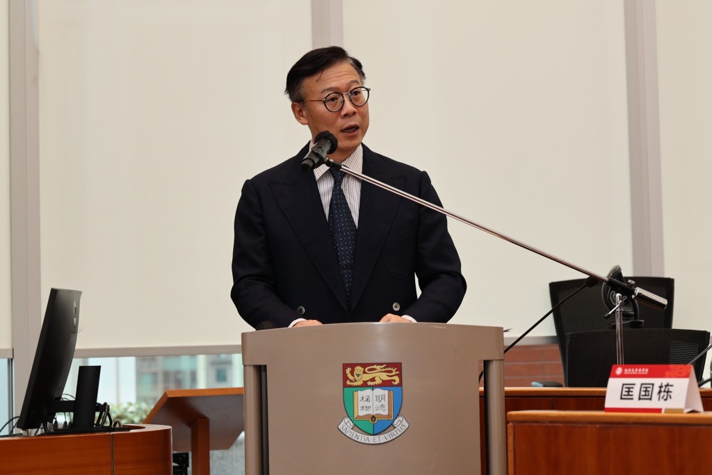 律政司副司長張國鈞在儀式上致辭。