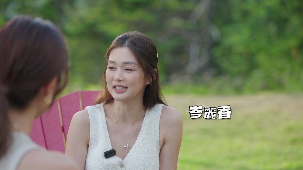 岑麗香在溫哥華與王祖藍暢談心事。 岑麗香在溫哥華與王祖藍暢談心事。