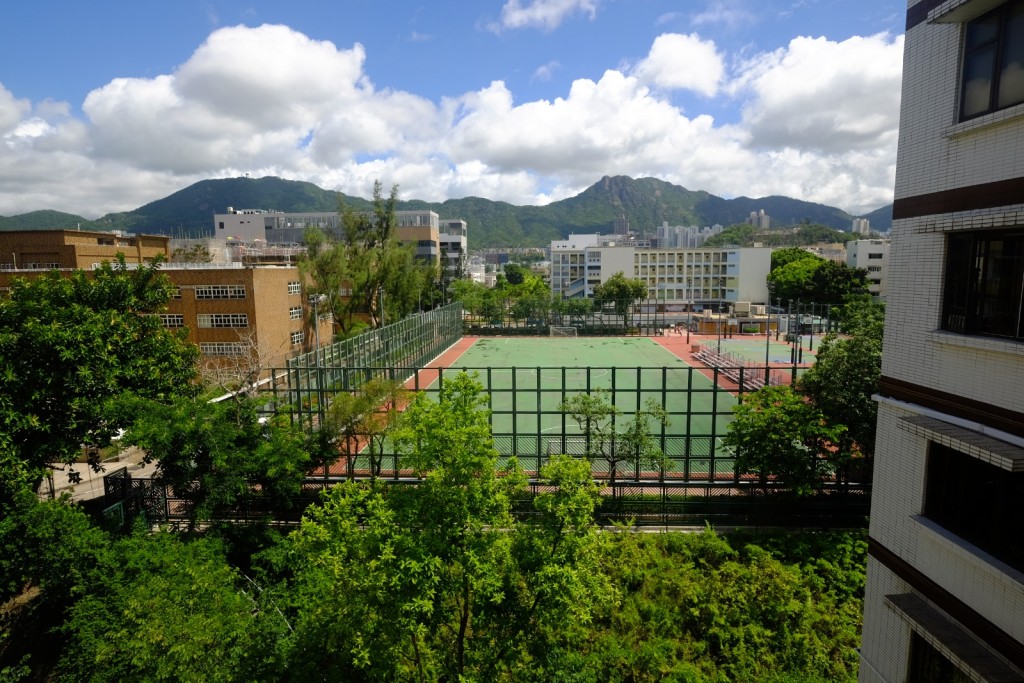 景觀方面,近望球場景致,並能遠眺山景。