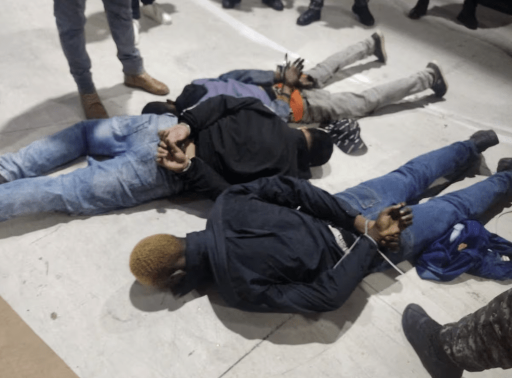 警方其後進入電視台並制服入侵者，之後在社群媒體上表示，事件一共逮捕了 13 人，並貼出一班年輕男子躺在地板上、雙手被綁在背後的照片。路透社