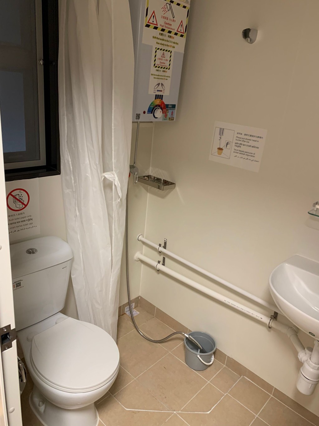 陈小姐形容，竹篙湾检疫中心的房间相当新净，认为是一个适合确诊者隔离治疗的地方。