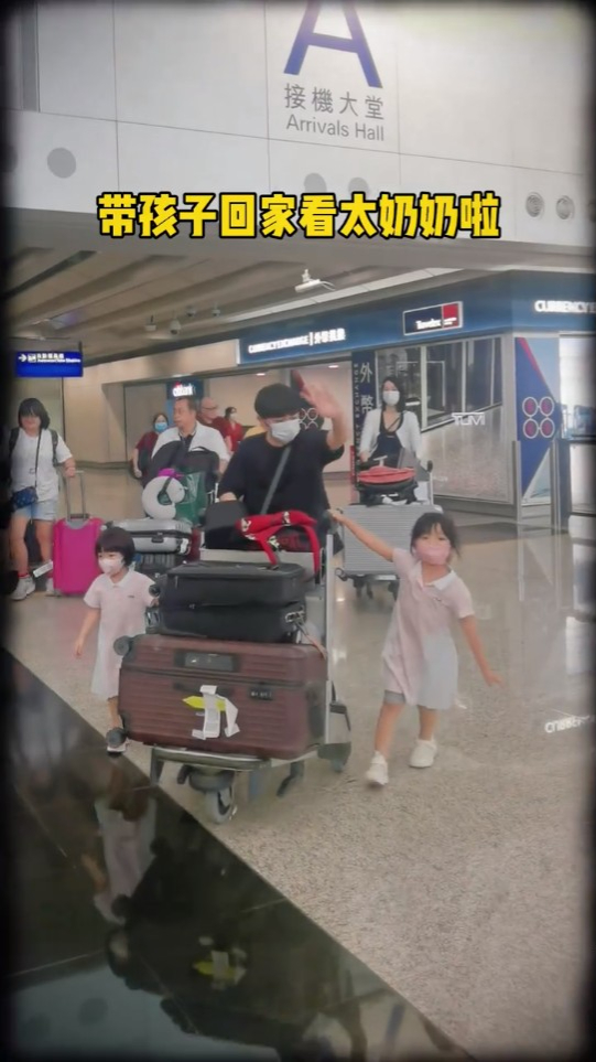王祖藍今日分享一段帶女兒見太嫲的影片。