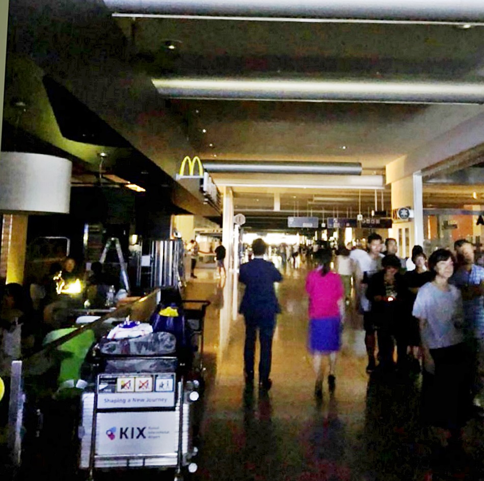 約3000旅客被困機場。網圖