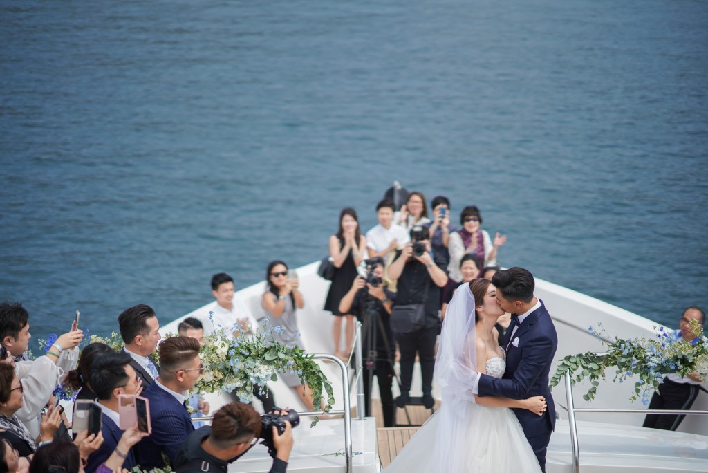 2018年，陈展鹏与单文柔在游艇上举行婚礼。  ​