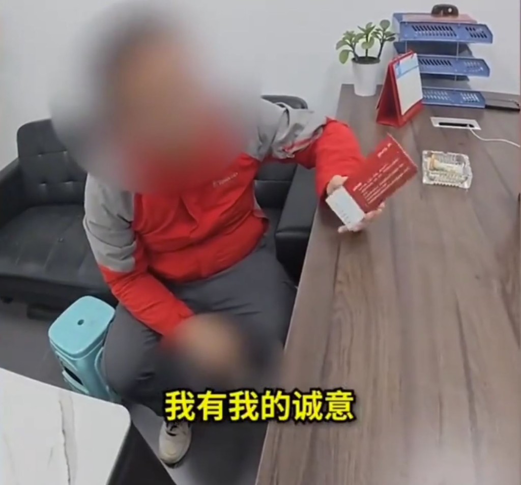 庞先生回比亚迪4S店疯狂白嫖逾年的行为，成为网上热话。