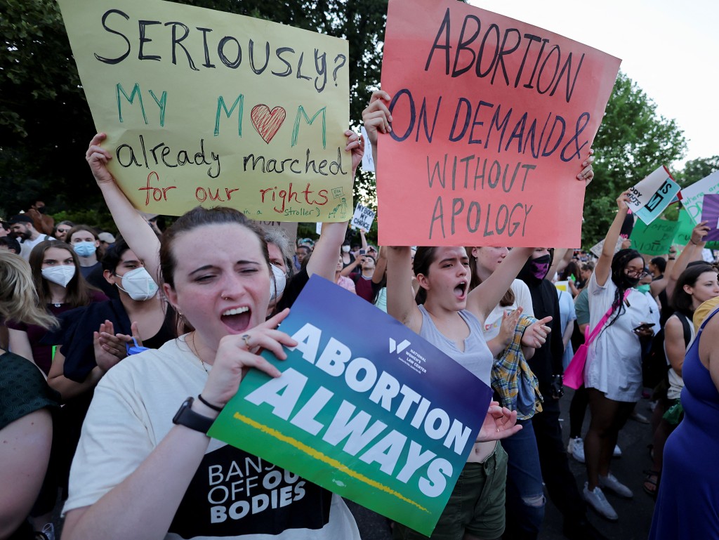 大批示威者情緒激動抗議禁墮胎。REUTERS