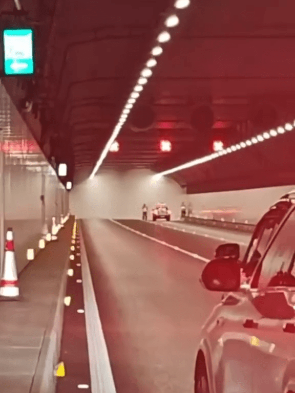 管道一度籠罩煙霧。FB：車Cam L（香港群組）