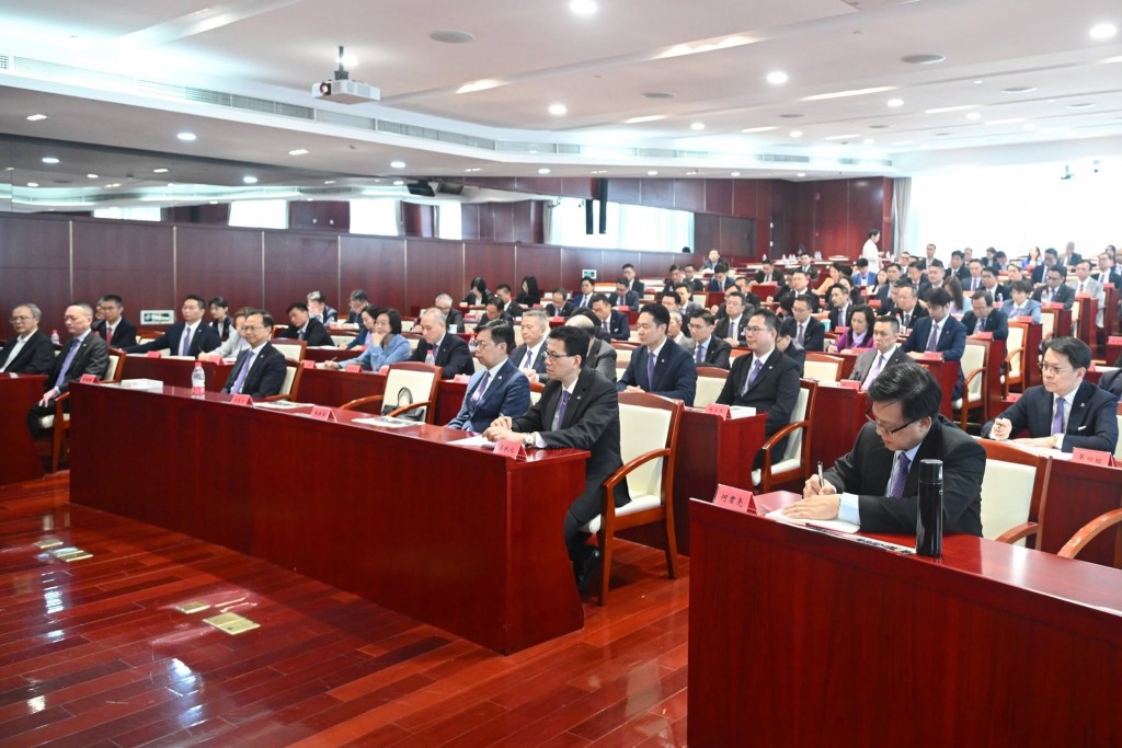 第八屆立法會議員在北京的國家事務研修考察今日(24日)圓滿結業。李慧琼fb 第八屆立法會議員在北京的國家事務研修考察今日(24日)圓滿結業。李慧琼fb