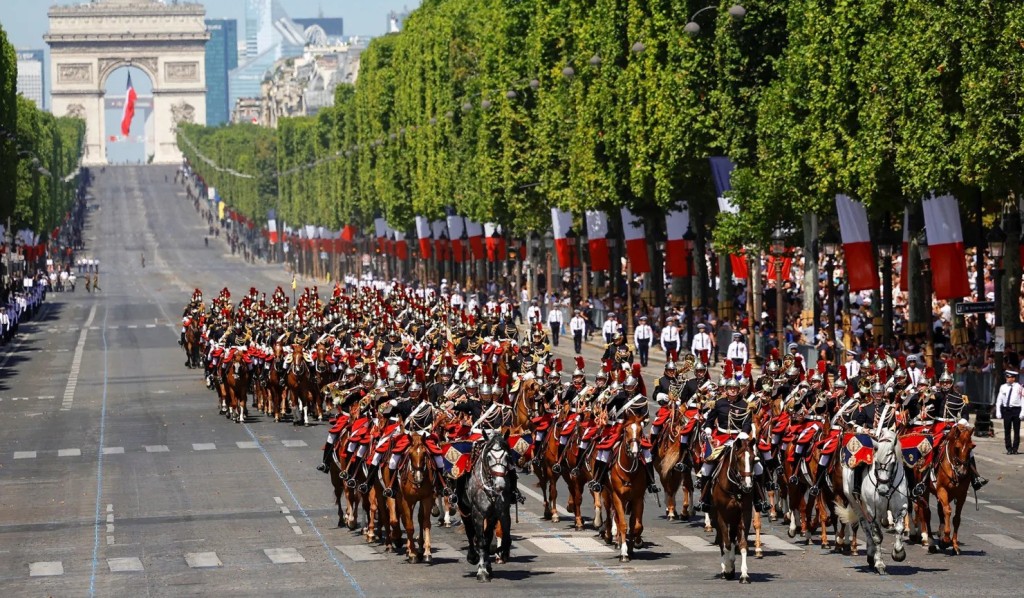 圖為法國一年一度的巴士底日（Bastille Day）國慶閱兵儀式。（National Review圖片）