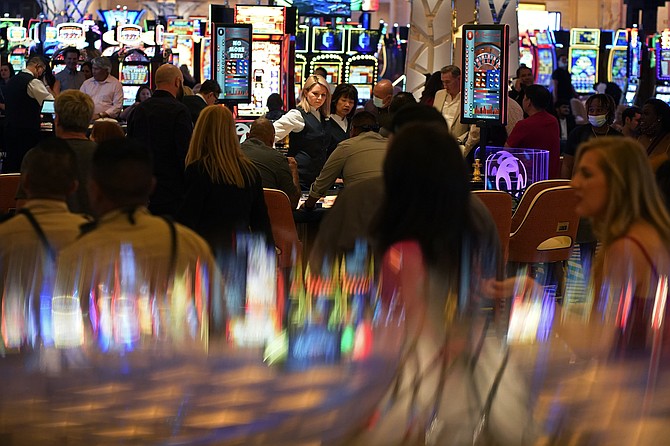美国拉斯维加斯以赌场娱乐闻名，吸引许多外国游客。美联社