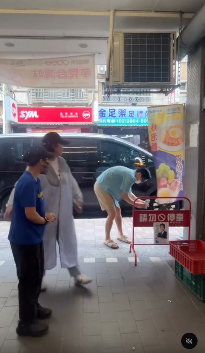 崔始源到「只有SJ始源可停車」的早餐店打卡，引爆粉絲熱議。Threads