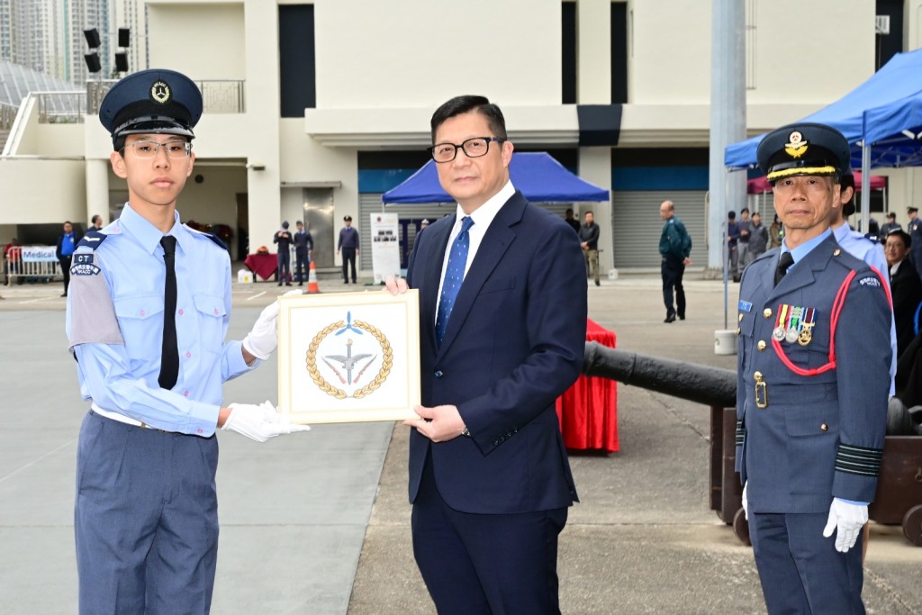 香港航空青年团来年加入保安局，成为政府飞行服务队辖下青少年团体。