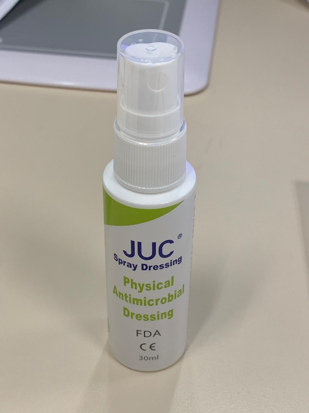 涉事的JUC噴霧敷料。  政府新聞處圖片
