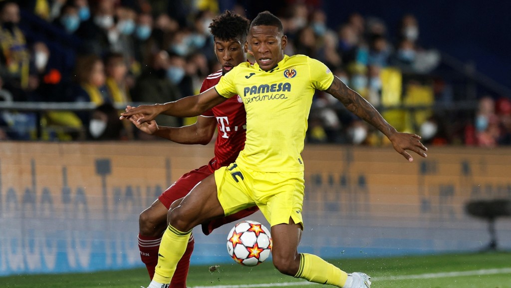 艾斯度比恩(黄衫)成为白礼顿新兵。 Reuters