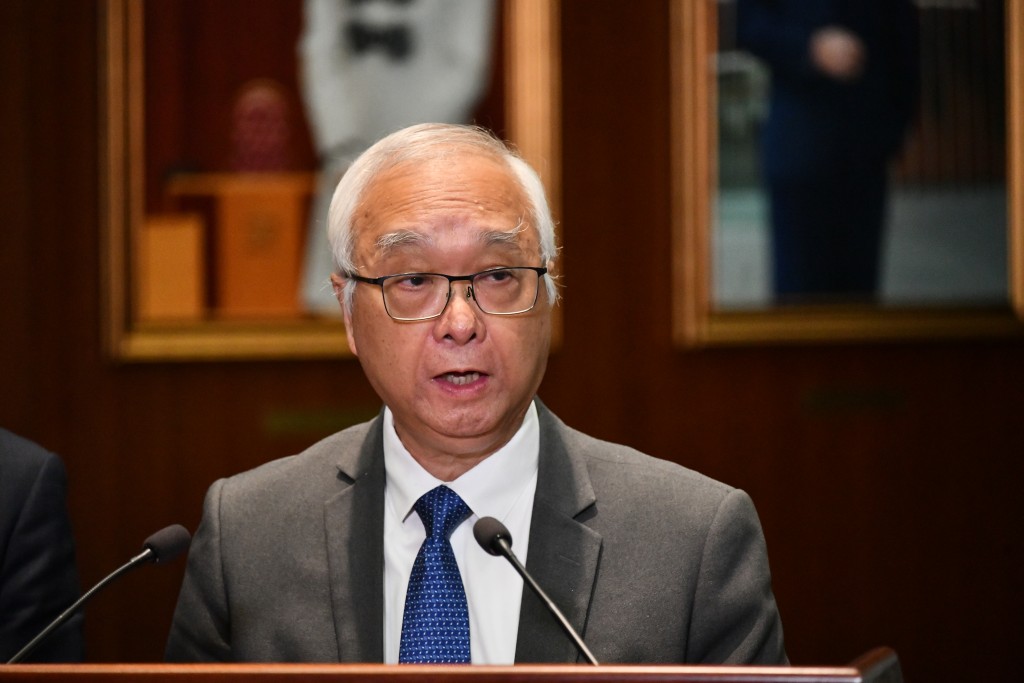 環境局局長謝展寰指,每公升3元的下調補貼屬針對性及有時限的臨時措施,適用於經指定油公司或分銷商出售的柴油。盧江球攝 環境局局長謝展寰指,每公升3元的下調補貼屬針對性及有時限的臨時措施,適用於經指定油公司或分銷商出售的柴油。盧江球攝