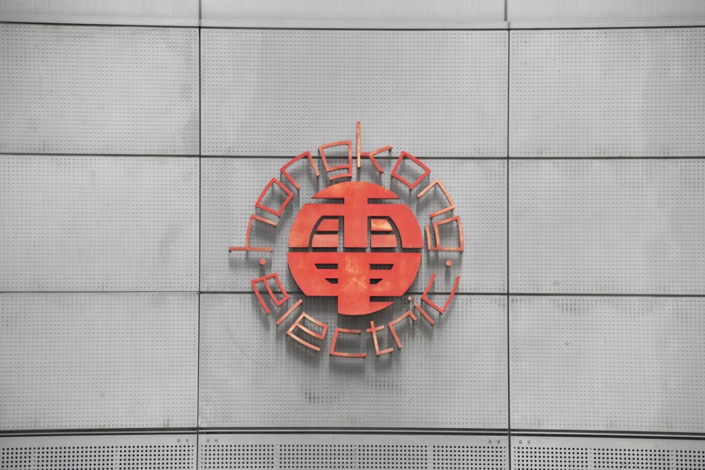港燈指不排除在極端情況下加大燃煤發電，黃傑龍認為短暫增加碳排放以保障能源安全是「理性方案」，相信市民會諒解。