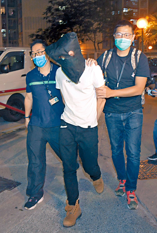 黃鈞華涉刺傷防暴警及後被捕。