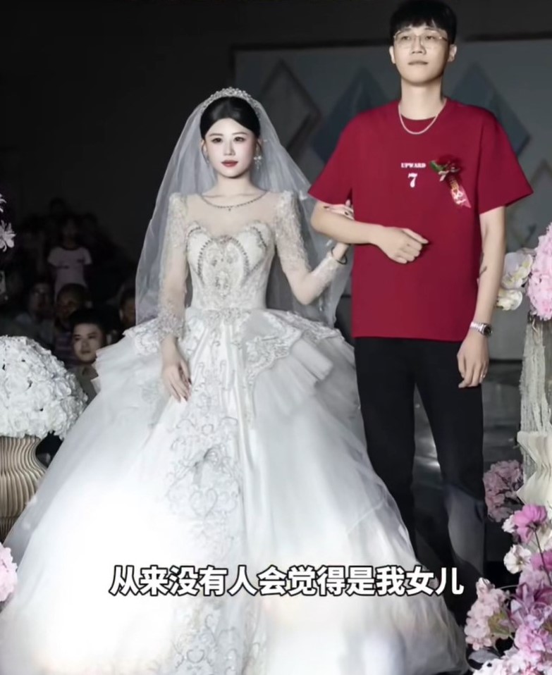 潮州41歲爸爸送女兒出嫁影片在網上爆紅。小紅書@八卦小陳 潮州41歲爸爸送女兒出嫁影片在網上爆紅。小紅書@八卦小陳