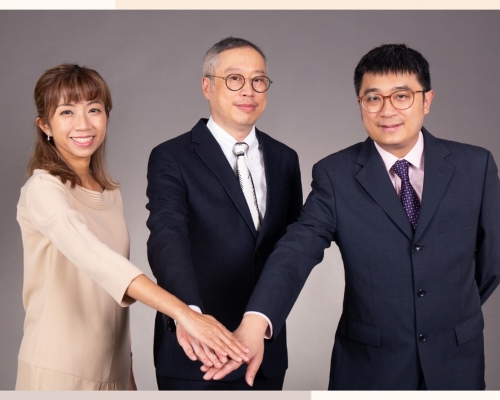 郑志文（中）伙拍马仲仪（左）及覃天笙，呼吁医生投票支持。