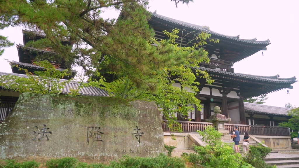 姜麗文參觀咗有 1,400 年歷史嘅法隆寺。