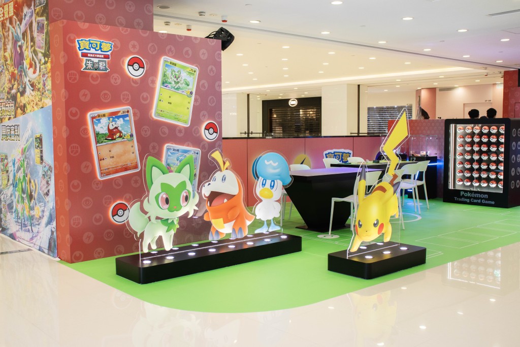 親子好去處2024︳Pokémon TCG期間限定店全新系列卡牌展示牆（圖片來源：LCX）