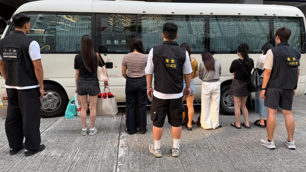 警荃灣掃黃 拘8內地女。警方圖片