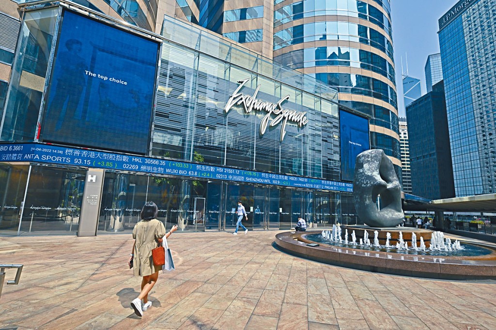 美股上周五全綫造好,分析料恒指今日有望高開並重上15000關。